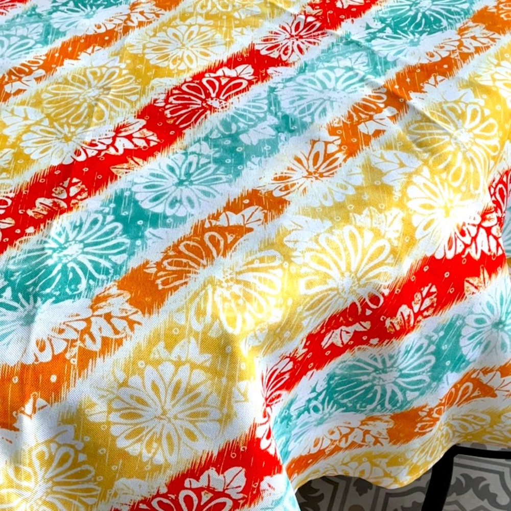 Fiesta tablecloth 70” round - Picture 2 of 10